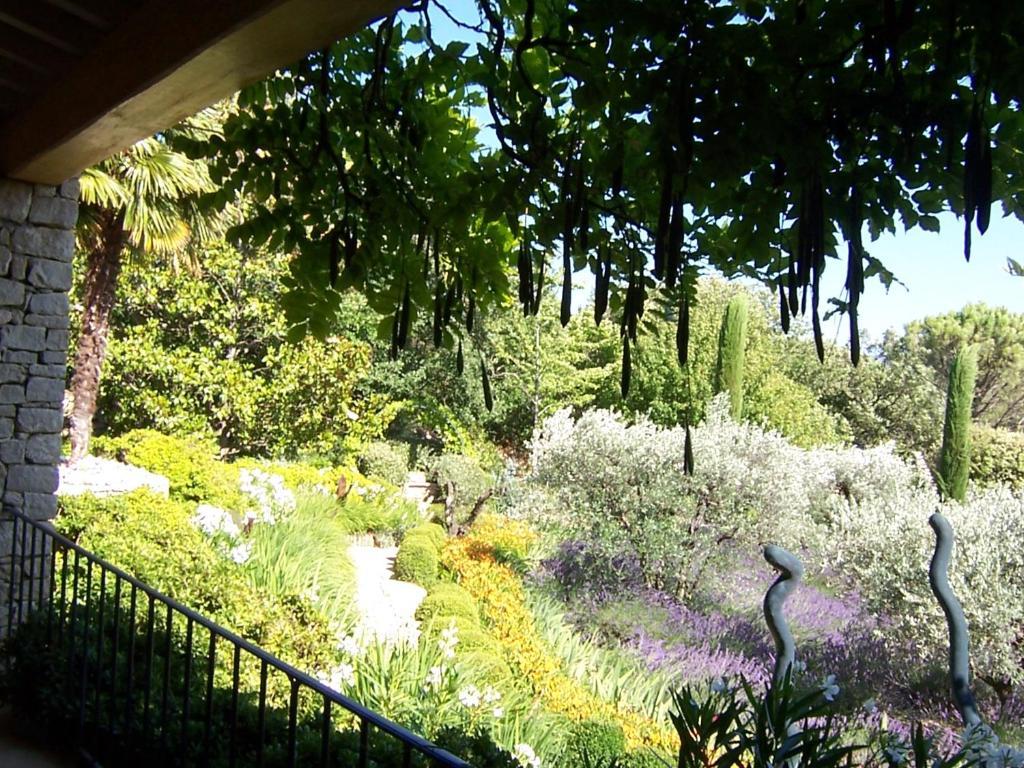 Lou Granos Bed & Breakfast Gordes Exterior photo