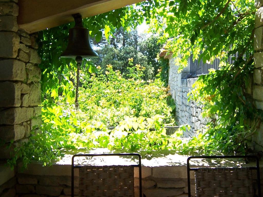 Lou Granos Bed & Breakfast Gordes Exterior photo